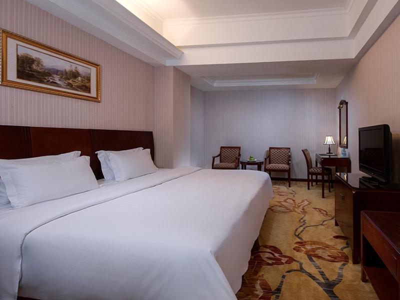 Vienna Hotel Shenzhen Yinhu Bus Station, Shenzhen, China
