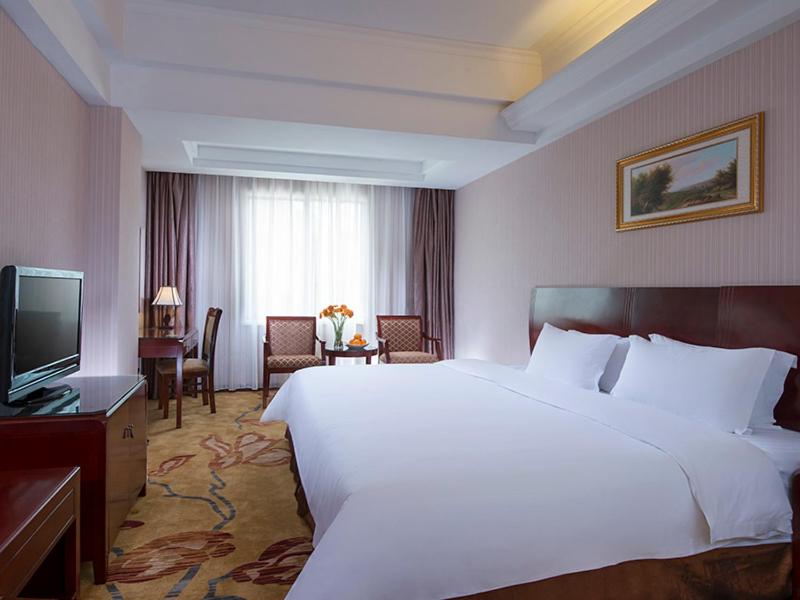 Vienna Hotel Shenzhen Yinhu Bus Station, Shenzhen, China