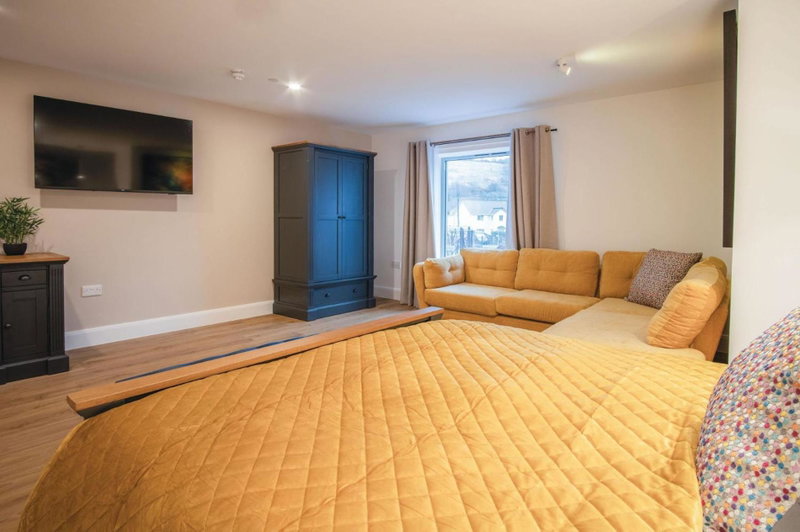 Suite 14 - Sleeping Giant Hotel - Pen Y Cae Inn, Brecon, United Kingdom