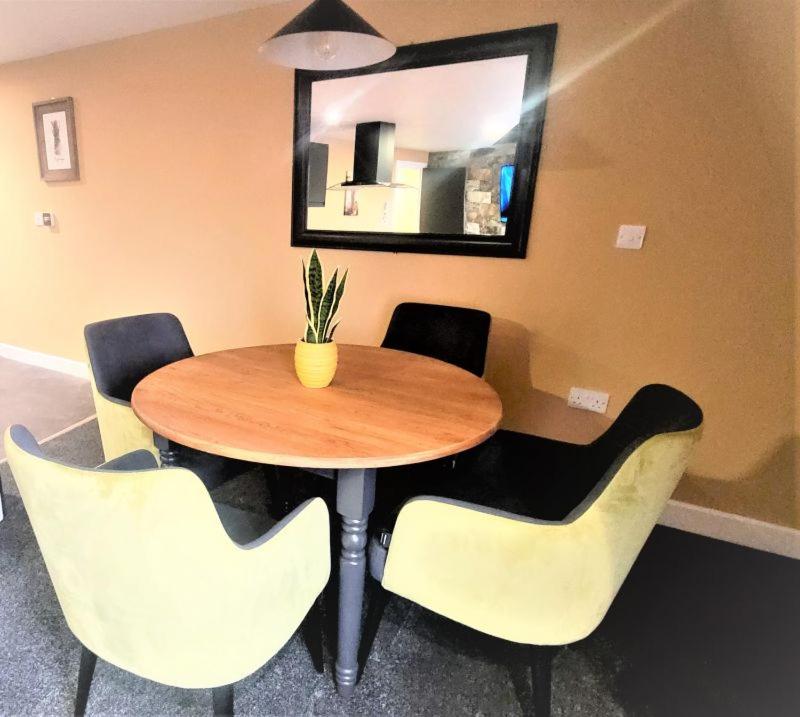 Hotel · Friary House Serviced Apartments by Roomsbooked - 24Hr Reception, Gloucester