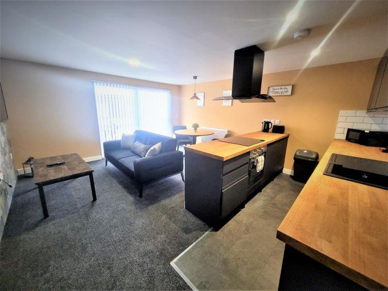 Friary House Serviced Apartments by Roomsbooked - 24Hr Reception, Gloucester, United Kingdom