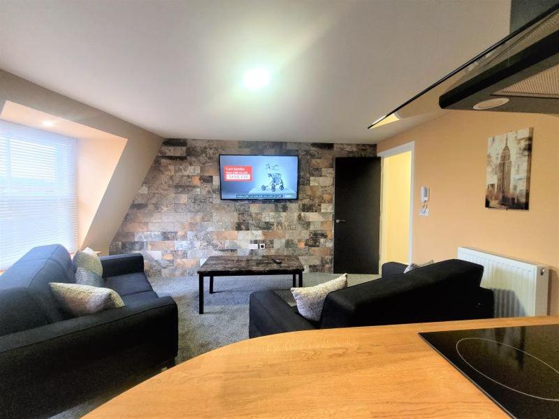 Friary House Serviced Apartments by Roomsbooked - 24Hr Reception, Gloucester, United Kingdom