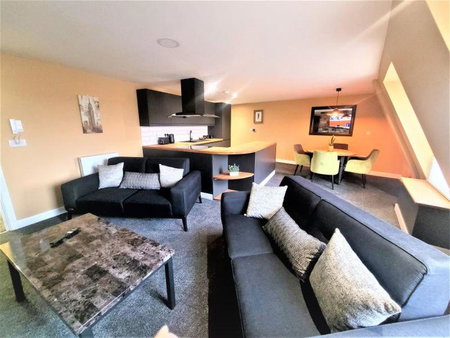 Friary House Serviced Apartments by Roomsbooked - 24Hr Reception, Gloucester, United Kingdom