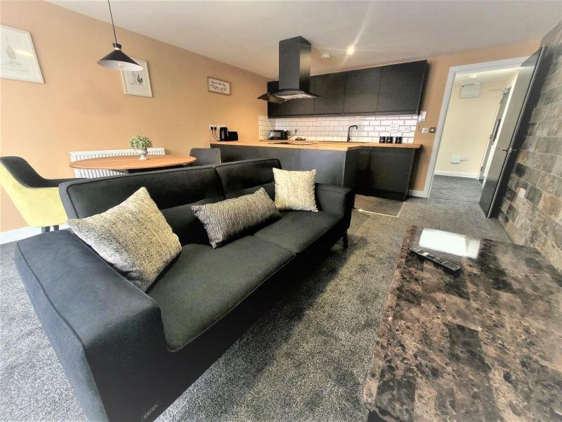 Friary House Serviced Apartments by Roomsbooked - 24Hr Reception, Gloucester, United Kingdom