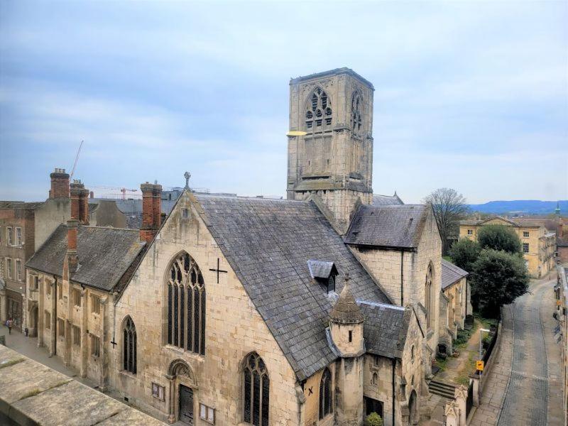 Friary House Serviced Apartments by Roomsbooked - 24Hr Reception, Gloucester, United Kingdom