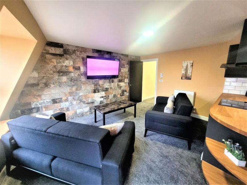 Friary House Serviced Apartments by Roomsbooked - 24Hr Reception, Gloucester, United Kingdom
