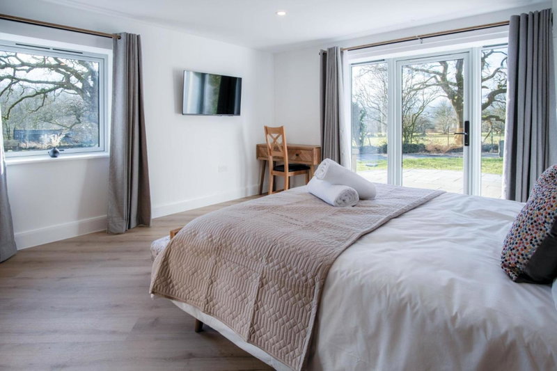 Suite 9 - Sleeping Giant Hotel - Pen Y Cae Inn, Brecon, United Kingdom