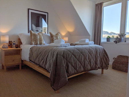 Central Hawick spacious stylish flat with log burner, Hawick, United Kingdom