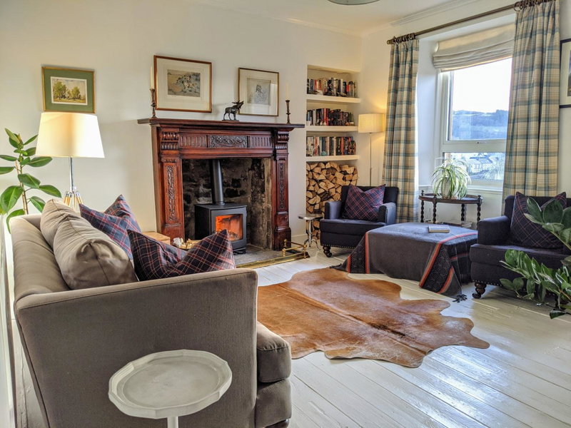 Central Hawick spacious stylish flat with log burner, Hawick, United Kingdom
