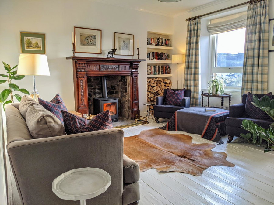 Central Hawick spacious stylish flat with log burner, Hawick, United Kingdom