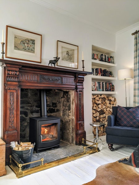 Central Hawick spacious stylish flat with log burner, Hawick, United Kingdom