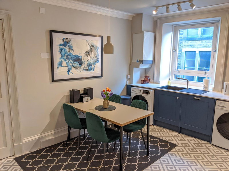 Central Hawick spacious stylish flat with log burner, Hawick, United Kingdom