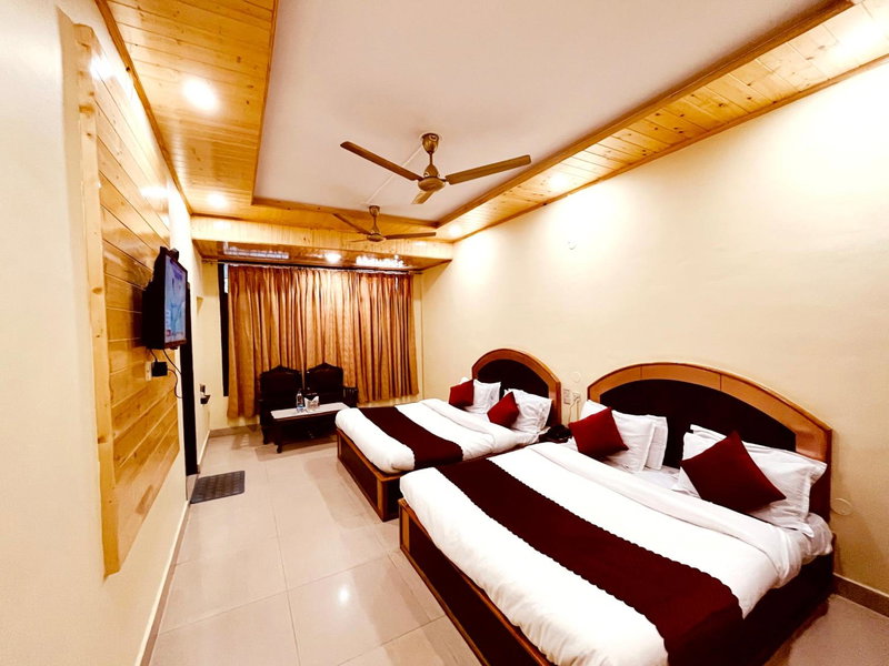 Hotel Amit - 5 Mins Drive to Airport, Shamshi, India