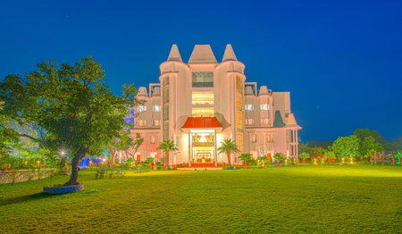 Tiaraa Hotels & Resorts, Rāmnagar, India