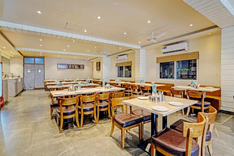 Super Townhouse OAK Clove Boutique Hotel Rajaji Nagar Near Lulu Mall Bengaluru, Bangalore, India