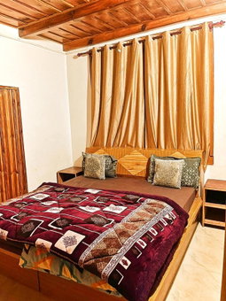 Moksha Woodhouse, Kasol, India