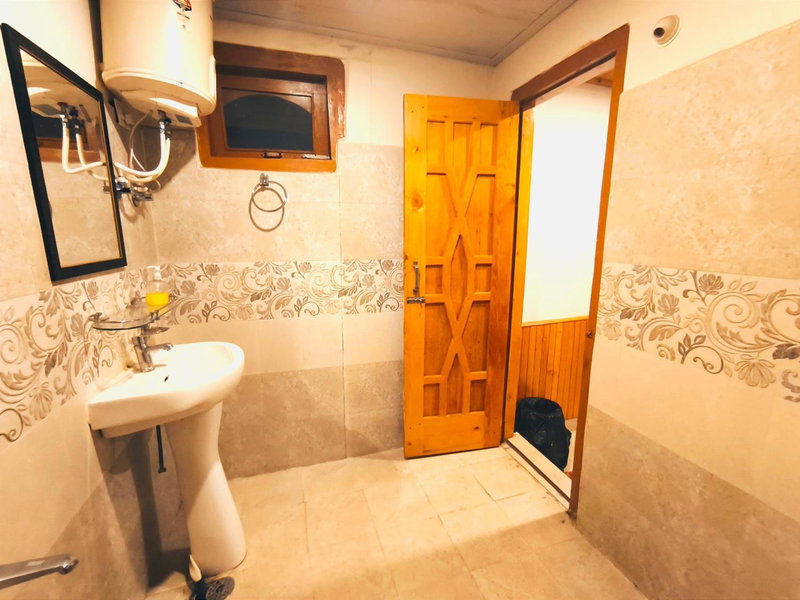 Moksha Woodhouse, Kasol, India