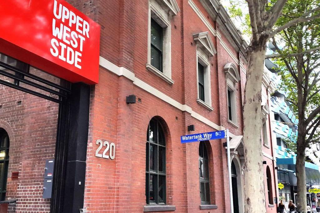 Hotel · A Modern 2BR Apt with Harbour Views FREE Parking, Melbourne
