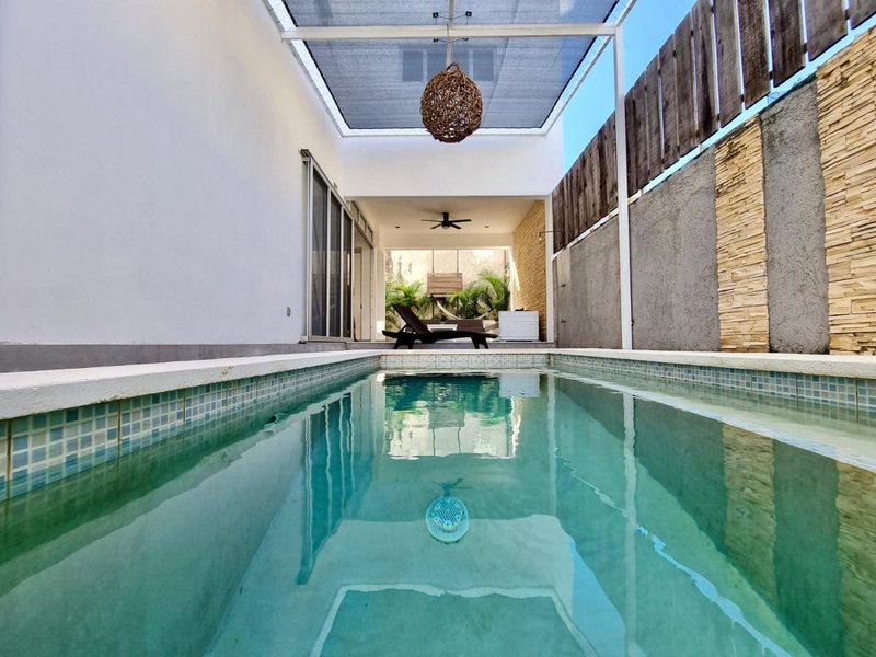 Modern Villa Rutelena +Good location+Pool+AC+Sleeps 12, Playa del Carmen, Mexico