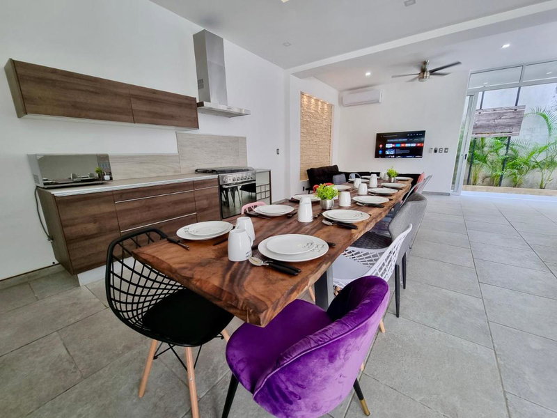 Modern Villa Rutelena +Good location+Pool+AC+Sleeps 12, Playa del Carmen, Mexico