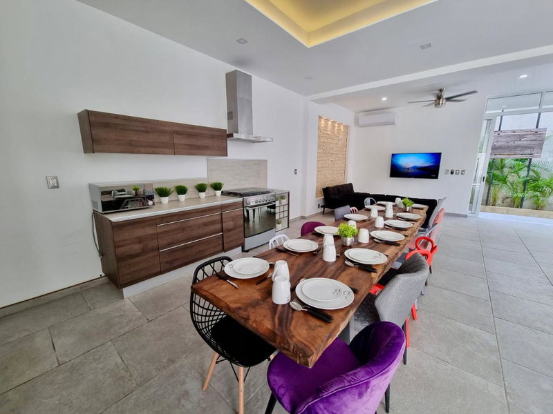 Modern Villa Rutelena +Good location+Pool+AC+Sleeps 12, Playa del Carmen, Mexico