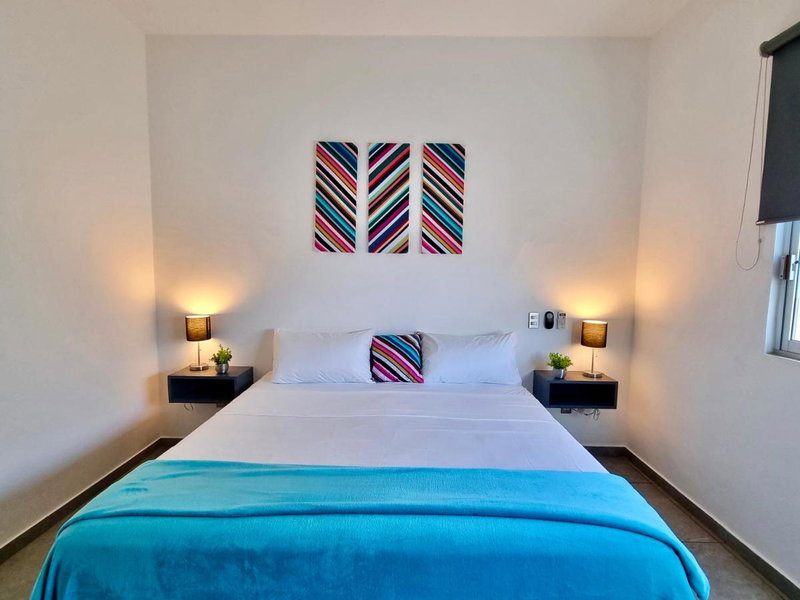Modern Villa Rutelena +Good location+Pool+AC+Sleeps 12, Playa del Carmen, Mexico