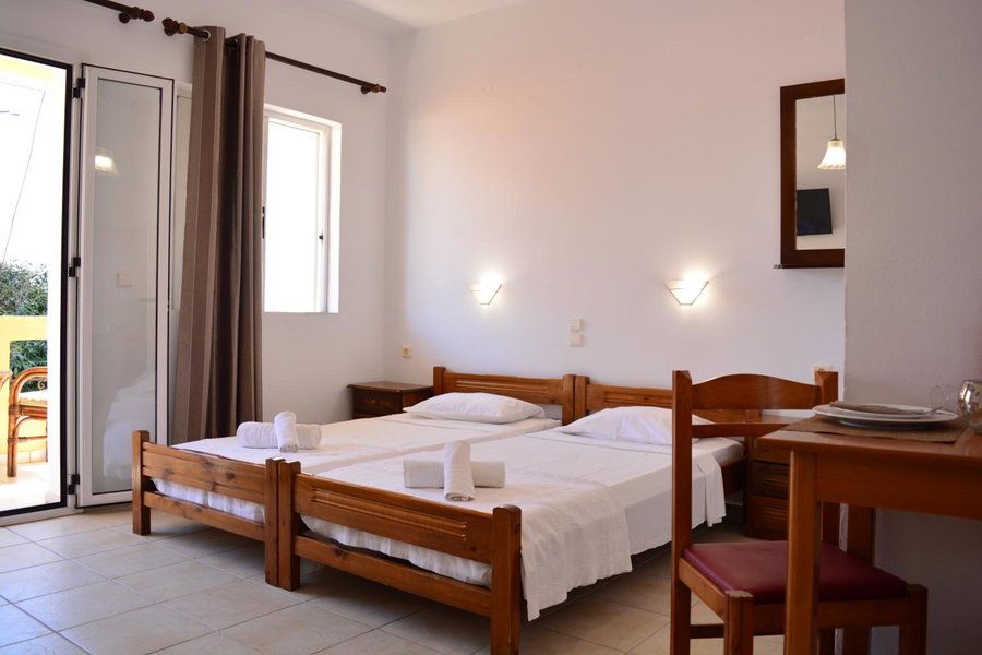 Raph's Studios-Apts By The Sea, Agia Marina Nea Kydonias, Greece