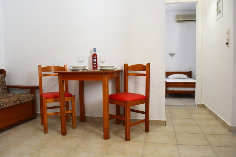 Raph's Studios-Apts By The Sea, Agia Marina Nea Kydonias, Greece