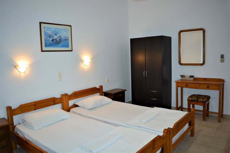Raph's Studios-Apts By The Sea, Agia Marina Nea Kydonias, Greece