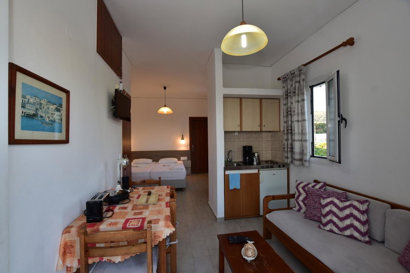 Morpheas Rooms, Palaiochóra, Greece