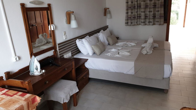 Morpheas Rooms, Palaiochóra, Greece