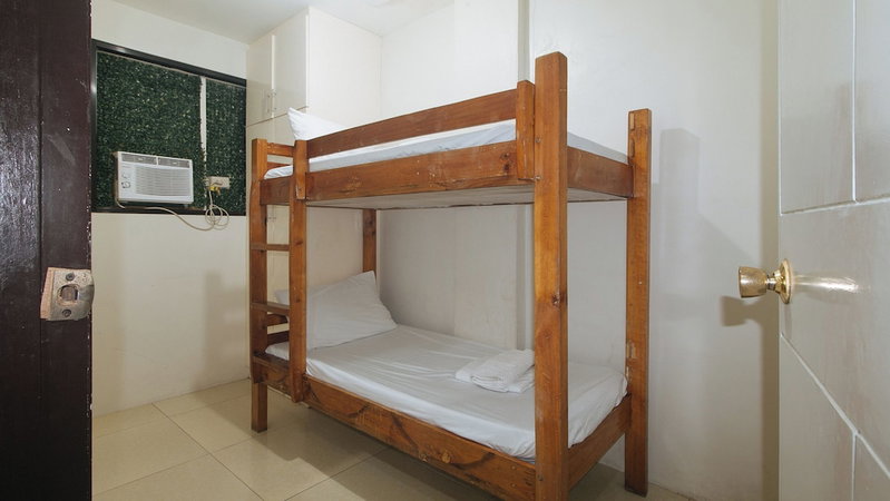 Nearest Hostel Pasay City By Reddoorz, Pasay, Philippines