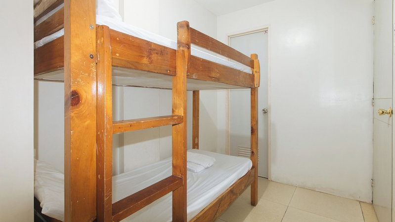 Nearest Hostel Pasay City By Reddoorz, Pasay, Philippines