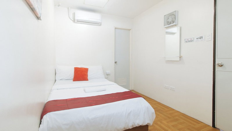 Nearest Hostel Pasay City By Reddoorz, Pasay, Philippines
