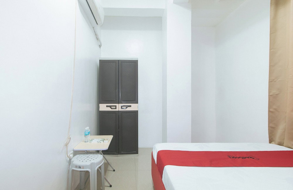 RedDoorz at Najar Residences near NAIA, Philippines