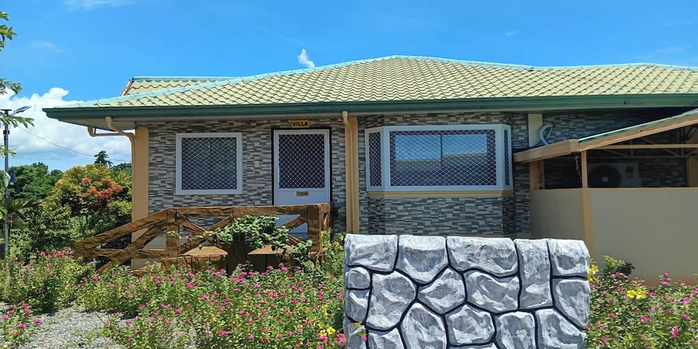 Michael's Homestay - Farm Villa near Patar Beach & Bolinao Falls, Philippines