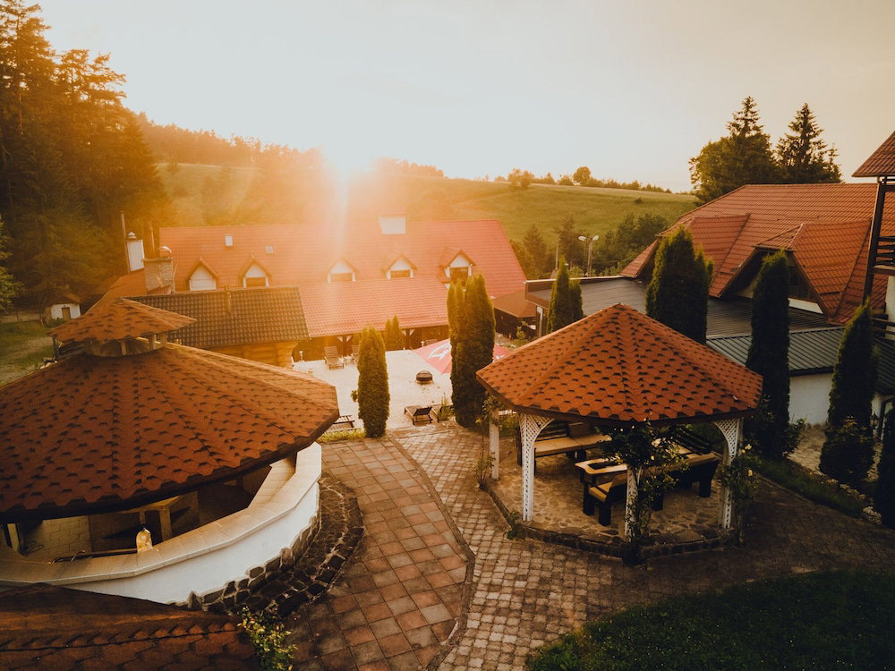 Hotel · QResort and Spa, Sacele