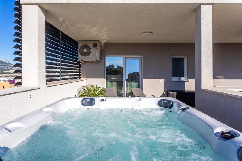 Luxury penthouse Papic with jacuzzi & the view, Split, Croatia