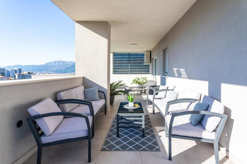 Luxury penthouse Papic with jacuzzi & the view, Split, Croatia