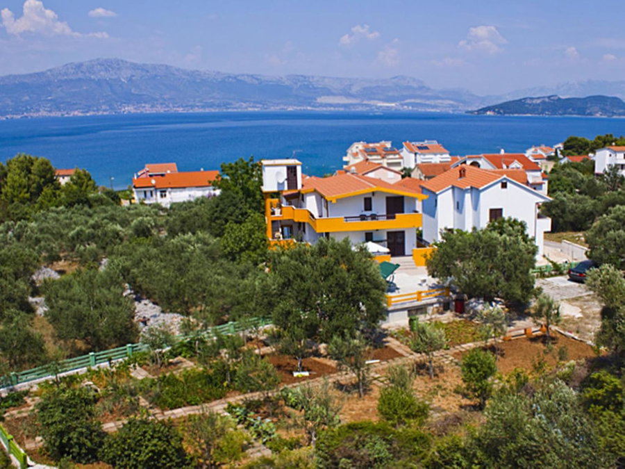 Apartments Villa Annika, Slatine, Croatia
