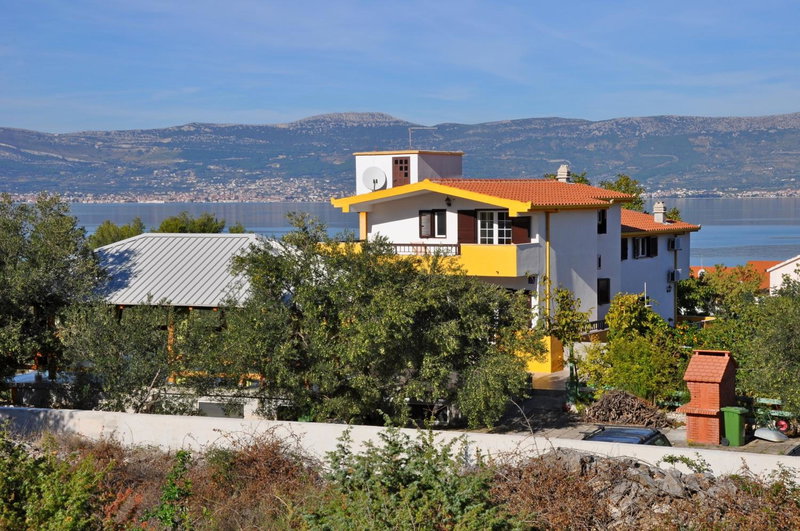 Apartments Villa Annika, Slatine, Croatia