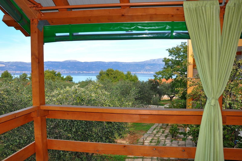 Apartments Villa Annika, Slatine, Croatia