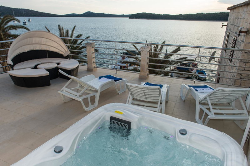 Apartments Cezar, Rogoznica, Croatia