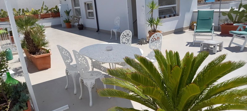 A DUE PASSI temporary apartment, Trani, Italy