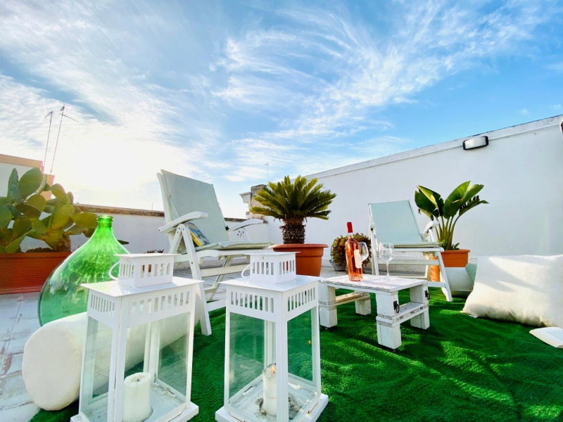 A DUE PASSI temporary apartment, Trani, Italy
