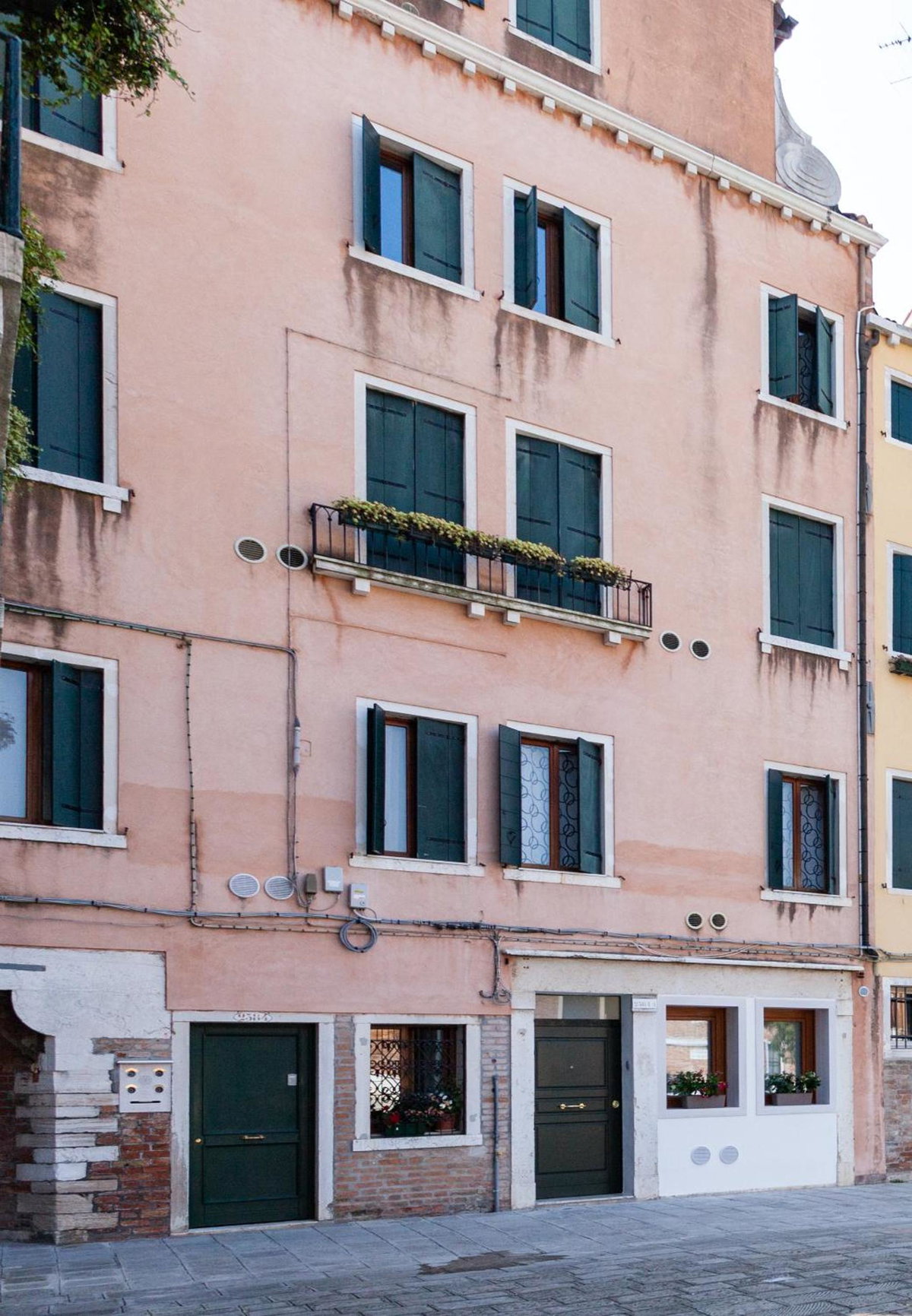Prince Apartments, Italy