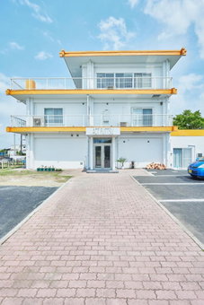 Hotel & Glamping ACT FUTTSU, Futtsu, Japan