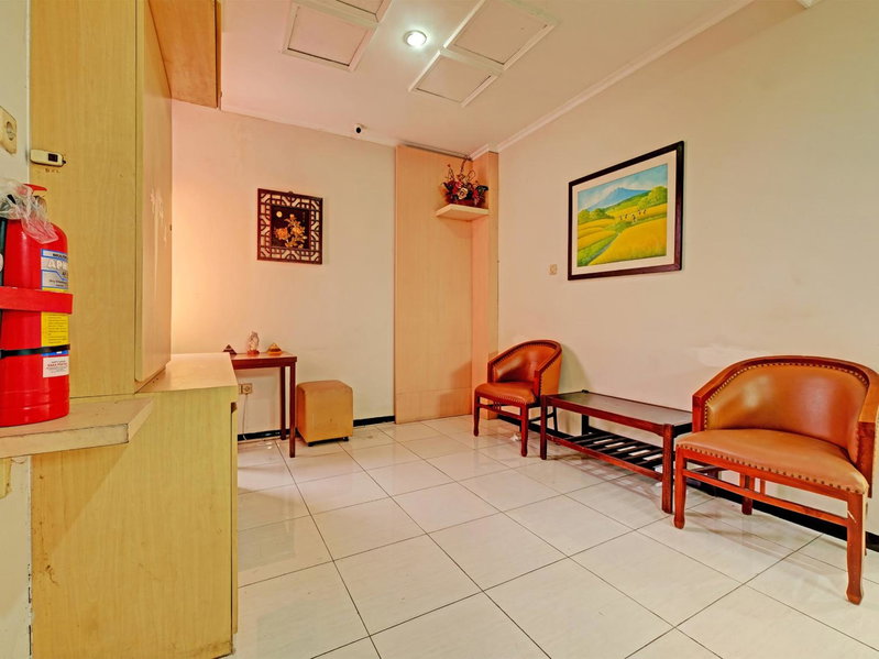 Super OYO 389 Sky Guesthouse, Semarang, Indonesia