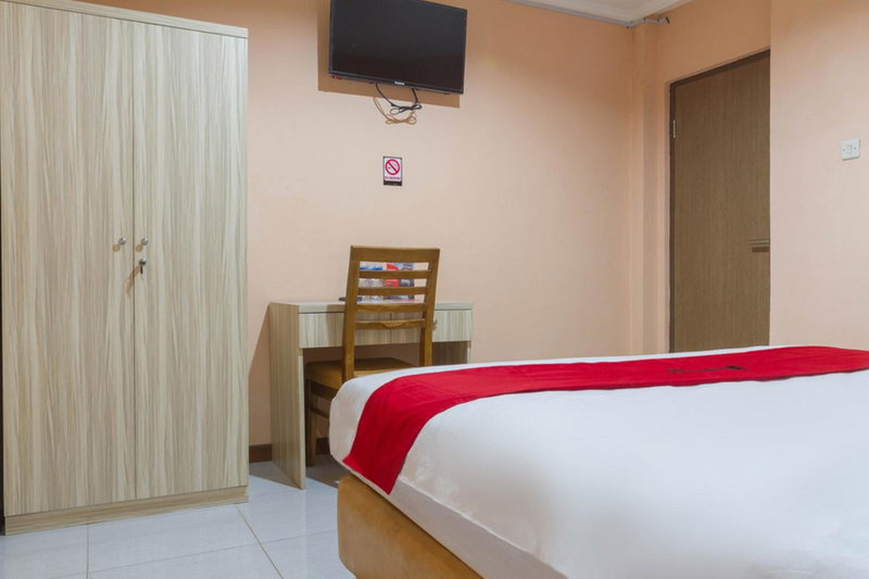 RedDoorz near Istana Plaza 2, Bandung, Indonesia