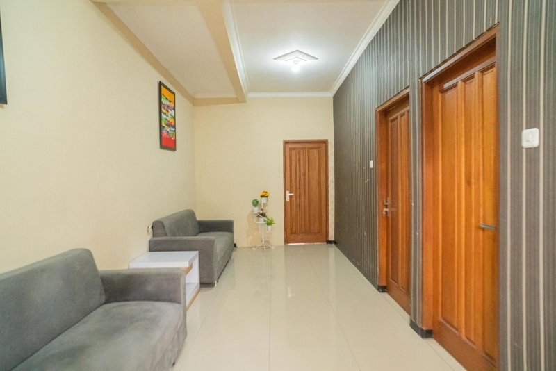 RedDoorz At Villa Akbar 3, Batu, Indonesia